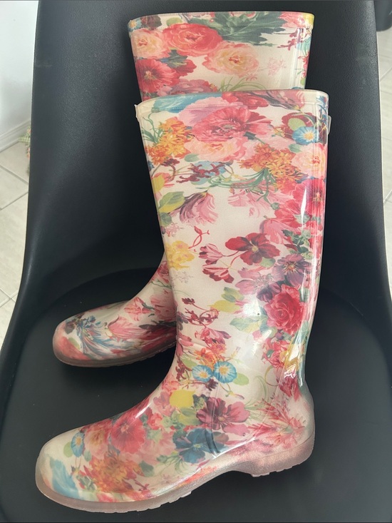 Kamik Shoes - Kamik Floral Women's Rain Boots size 8
